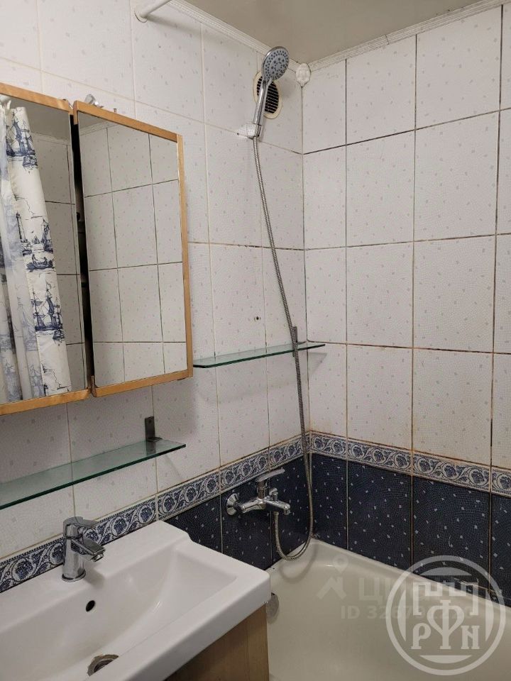 Продажа 3-комн квартиры на вторичном рынке Рощино пгт, улица Садовая, 5