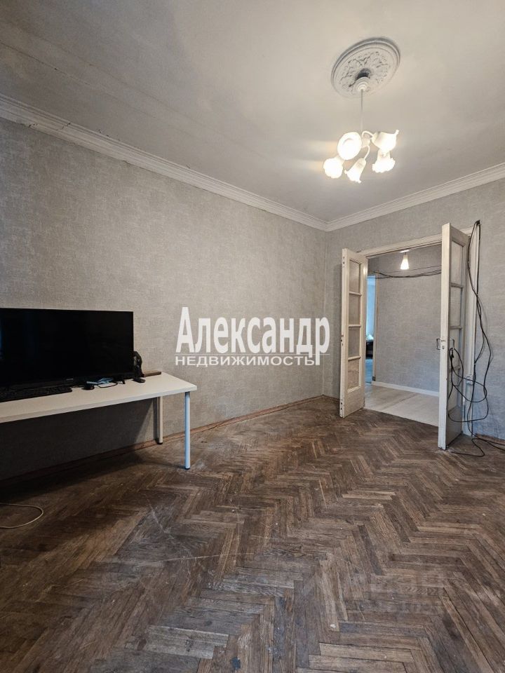 Продажа 2-комн квартиры на вторичном рынке улица Бабушкина, 52