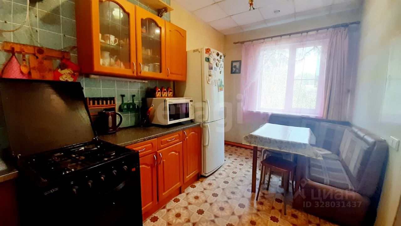 Продажа 3-комн квартиры на вторичном рынке пос. Пчевжа, улица Октябрьская, 3