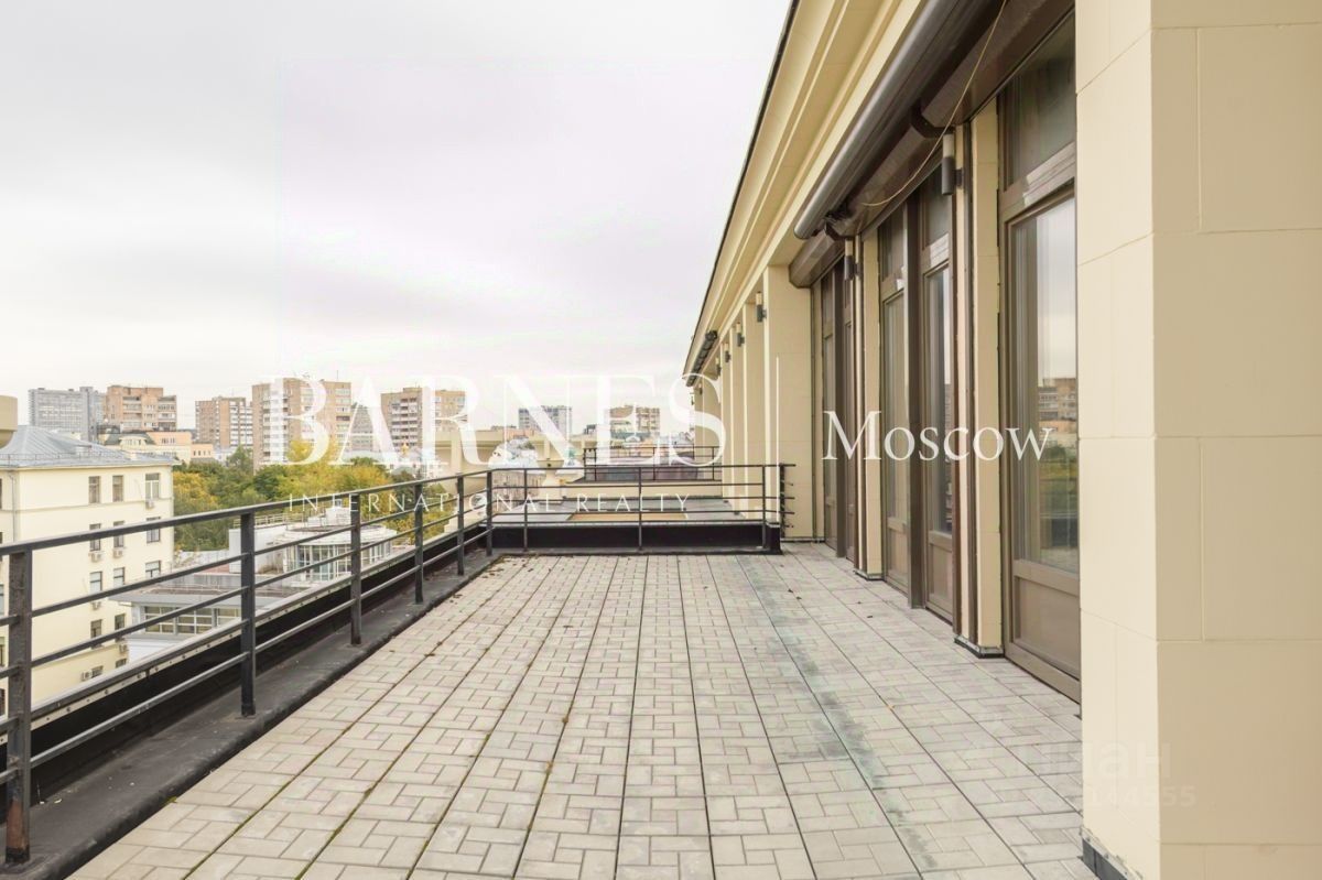 Продажа 5-комн квартиры на вторичном рынке Большой Левшинский переулок, 11