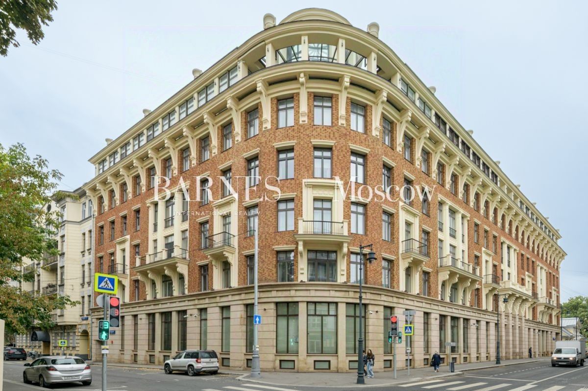 Продажа 5-комн квартиры на вторичном рынке Большой Левшинский переулок, 11