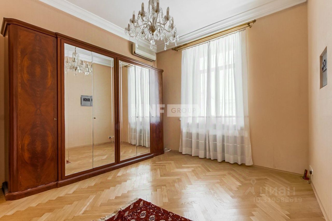 Продажа 3-комн квартиры на вторичном рынке улица Пречистенка, 25