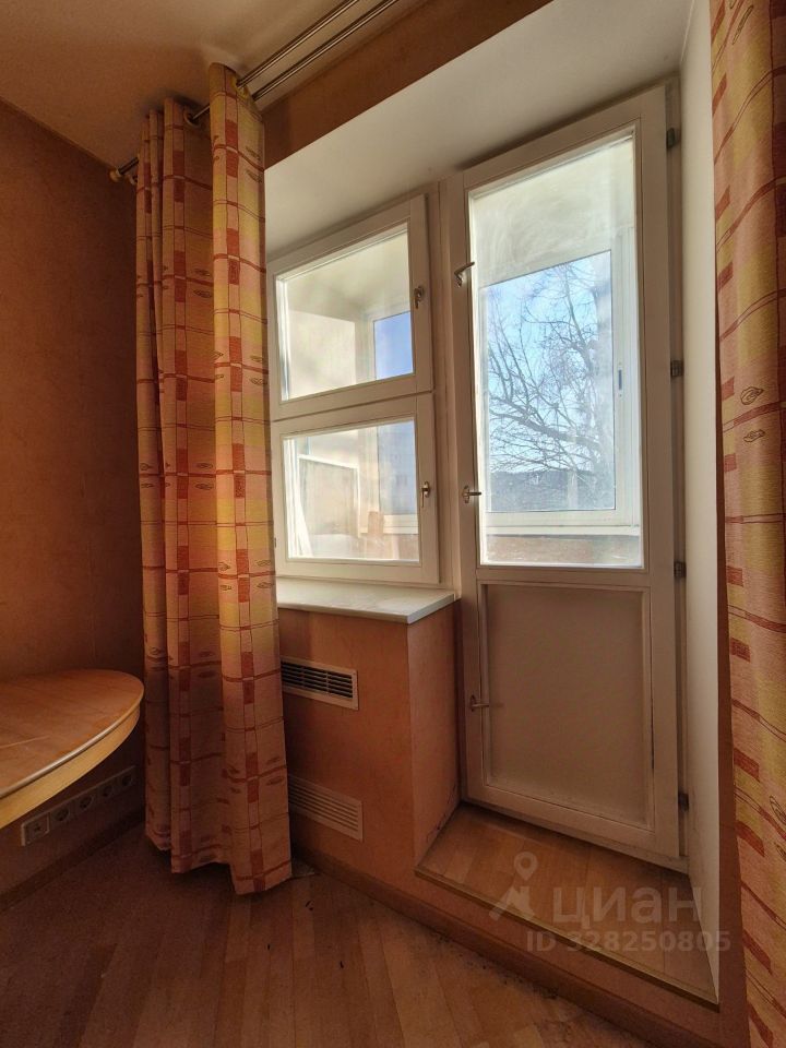 Продажа 3-комн квартиры на вторичном рынке улица Красного Маяка, 17К1