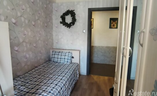 Продажа 4-комн квартиры на вторичном рынке Октябрьская улица,  д. 75