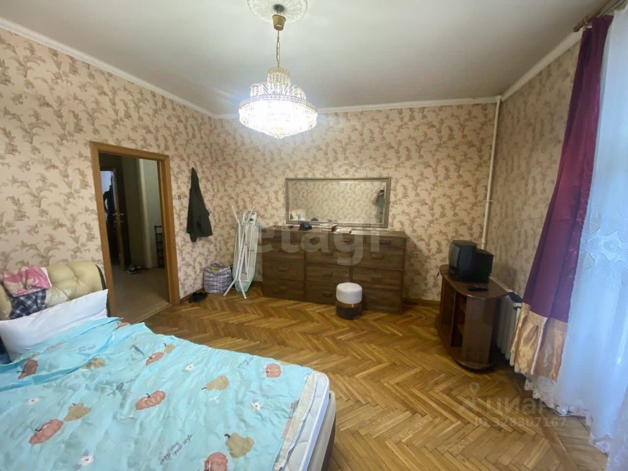 Продажа 4-комн квартиры на вторичном рынке улица Бабушкина, 52