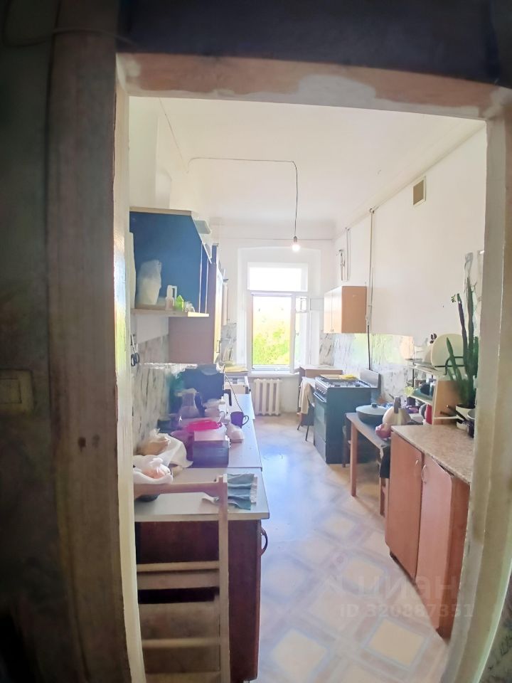 Продажа 5-комн квартиры на вторичном рынке Ропшинская улица, 32