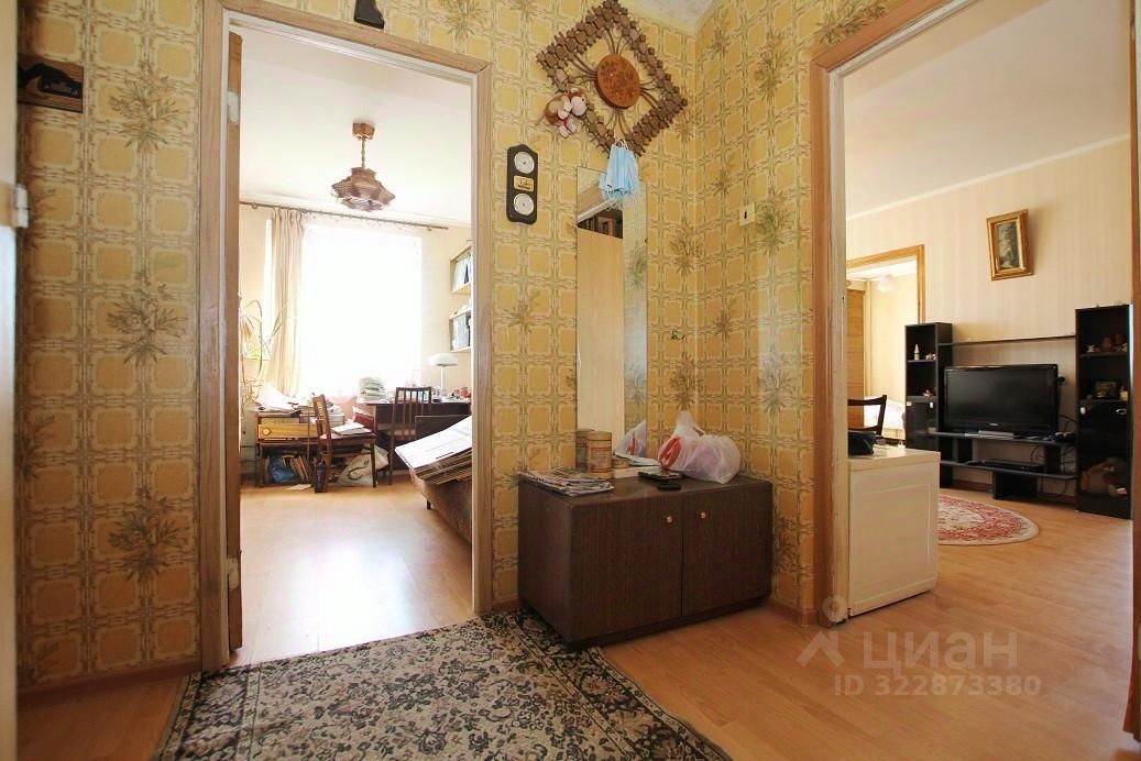 Продажа 4-комн квартиры на вторичном рынке Днепропетровская улица, 37К2