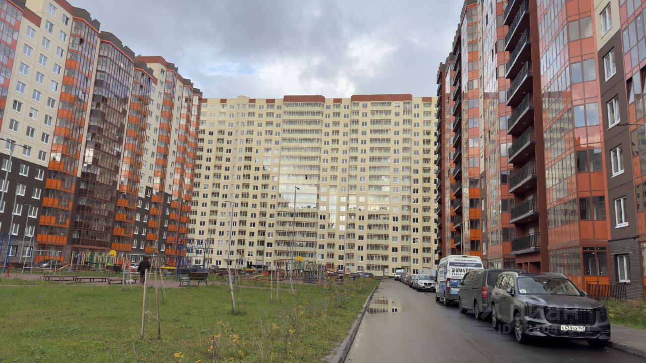 Продажа 3-комн квартиры на вторичном рынке Мурино, улица Шоссе в Лаврики, 78к2